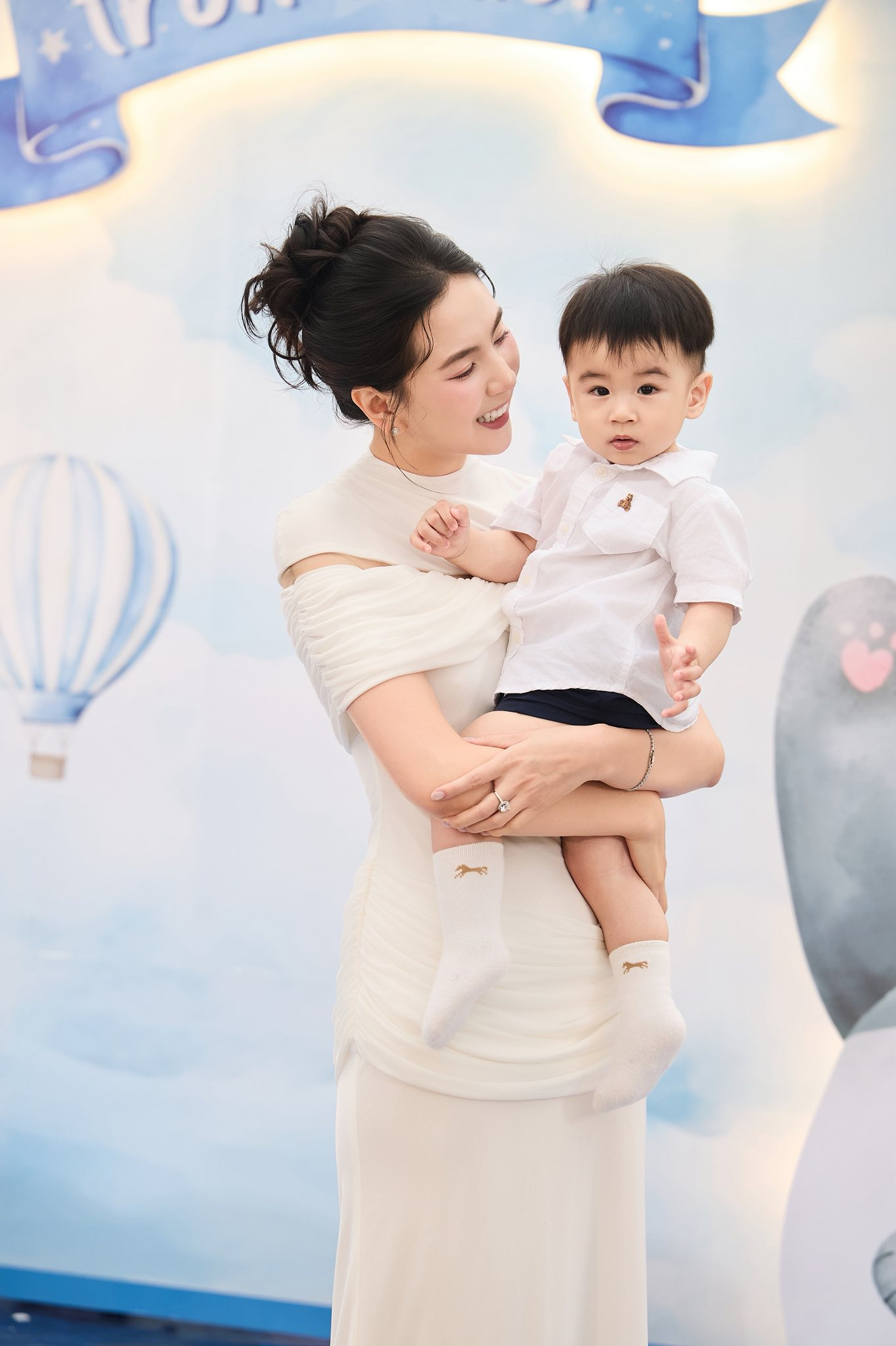 Bé Panda tròn 1 tuổi: Tiệc thôi nôi tổ chức tại dinh thự hoành tráng, màn "chốt mic" của quý tử nhà nữ MC gây sốt - Ảnh 12.