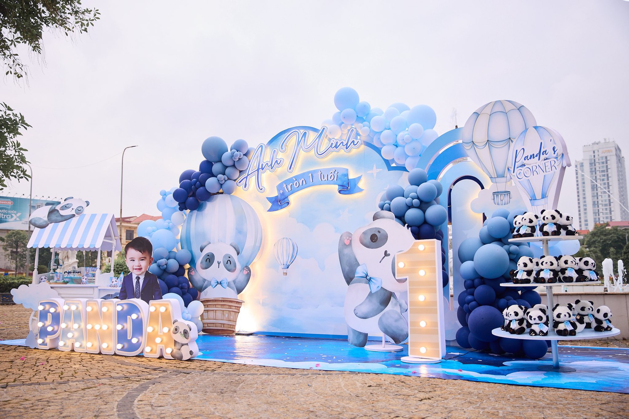 Bé Panda tròn 1 tuổi: Tiệc thôi nôi tổ chức tại dinh thự hoành tráng, màn "chốt mic" của quý tử nhà nữ MC gây sốt - Ảnh 6.