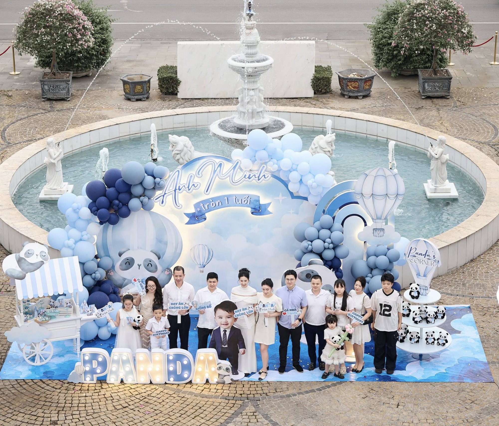 Bé Panda tròn 1 tuổi: Tiệc thôi nôi tổ chức tại dinh thự hoành tráng, màn "chốt mic" của quý tử nhà nữ MC gây sốt - Ảnh 7.
