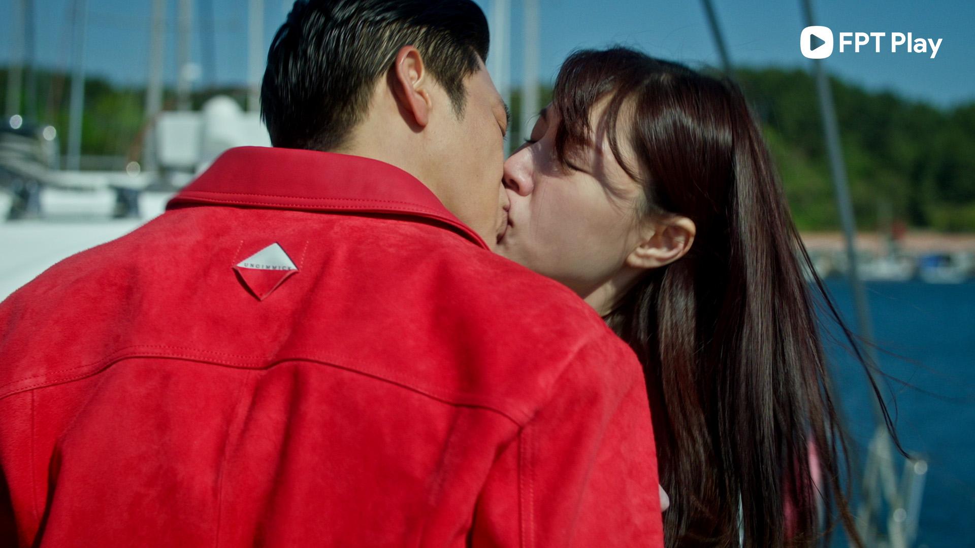 Phim Hàn tháng 4: khẩu vị lạ từ “Bù Nhìn Bóng Đêm” và “Kẻ Thù Chung Giường” - Ảnh 2.