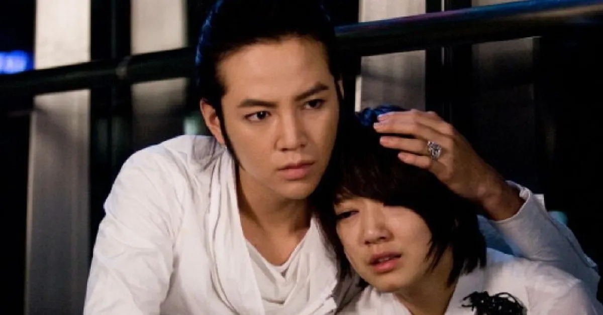 Nam thần châu Á cãi nhau to với bạn gái suốt 2 tiếng vì gái lạ, bị người yêu mắng: “Anh đúng là hết thuốc chữa”