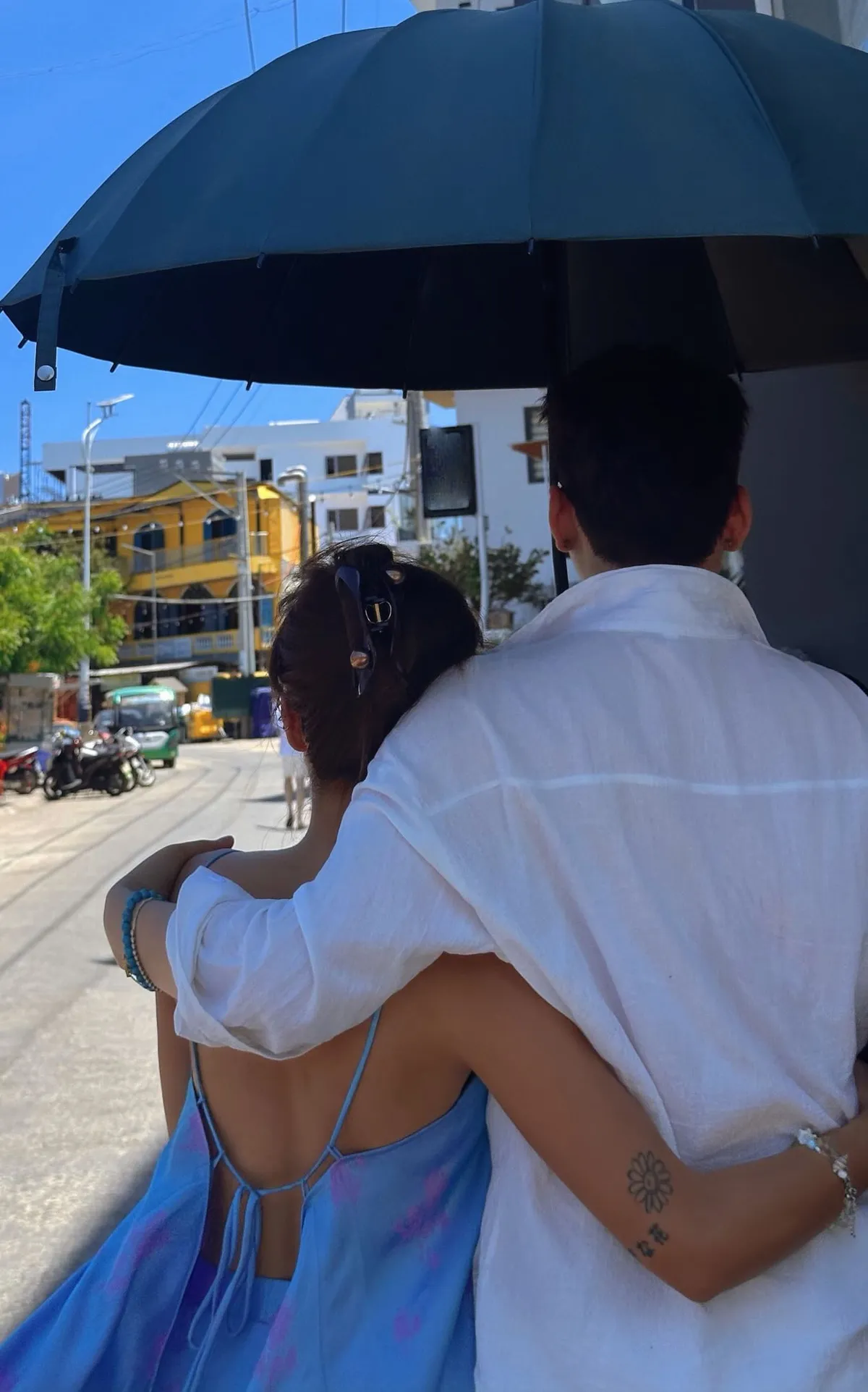 Phương Ly đăng ảnh dựa vai một người giấu mặt hậu chia tay Andree?- Ảnh 1.