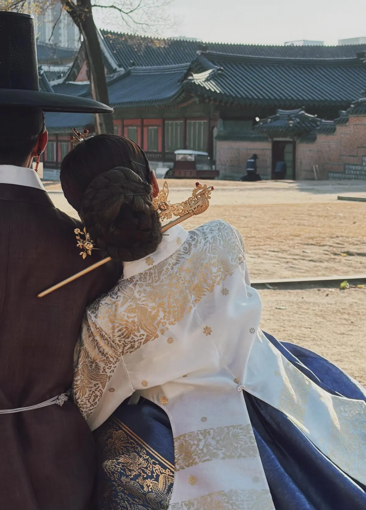 Phương Ly đăng ảnh dựa vai một người giấu mặt hậu chia tay Andree?- Ảnh 2.