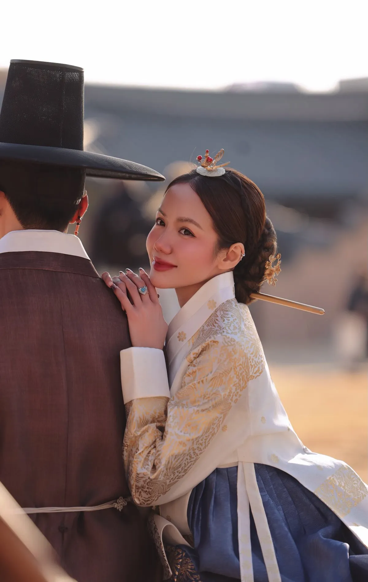 Phương Ly đăng ảnh dựa vai một người giấu mặt hậu chia tay Andree?- Ảnh 3.