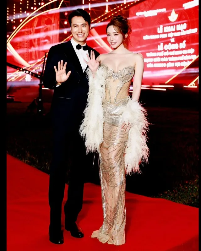 Quỳnh Nga thơm má Việt Anh ngay trên sóng, công khai sau 7 năm mập mờ?- Ảnh 4.