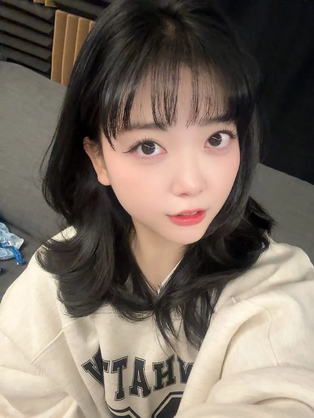 Jungkook (BTS) bỏ Winter (aespa) yêu mỹ nữ hơn 3 tuổi, còn để đàng gái check-in nhà đẹp xe sang của mình?- Ảnh 5.