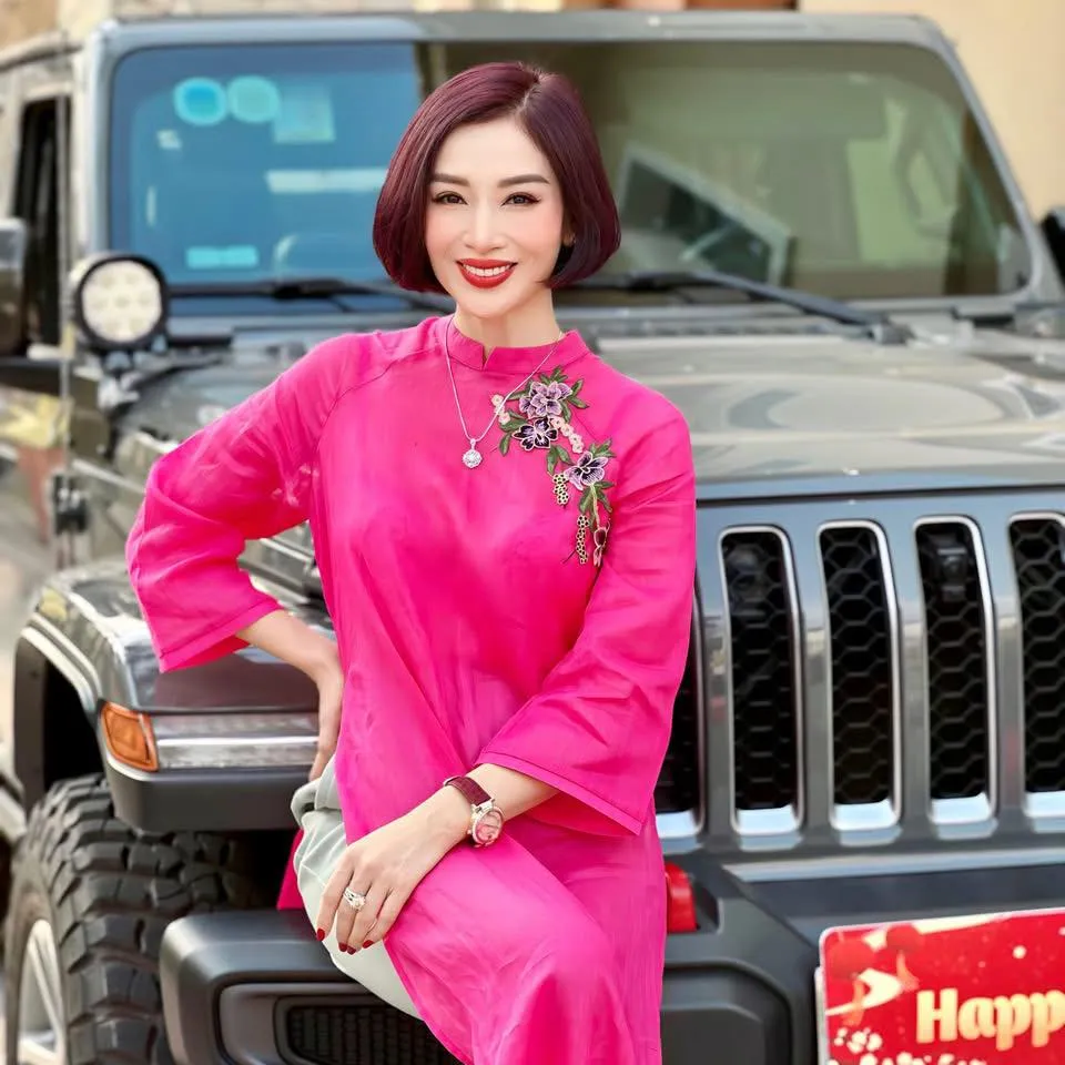 Nhan sắc "cô thư ký xinh đẹp" sở hữu biệt thự 200 tỷ, sinh 2 con cho đại gia vẫn có nhiều người theo đuổi- Ảnh 3.