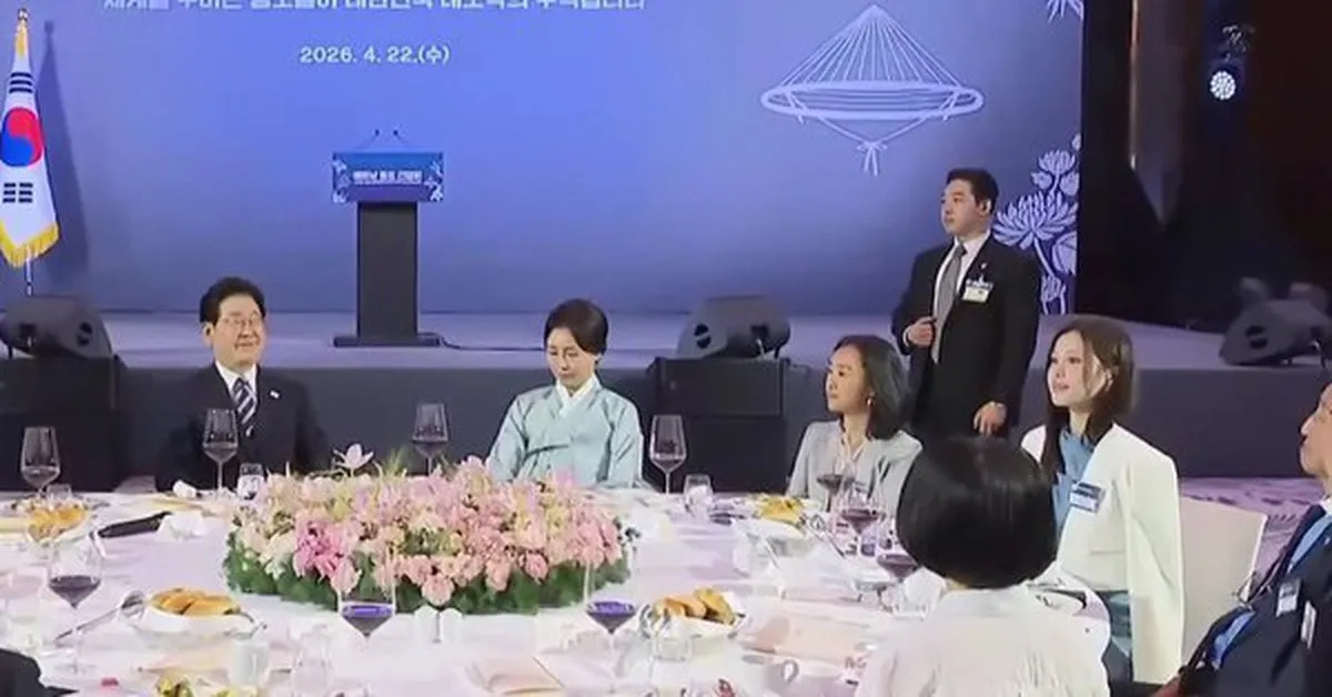 Tổng thống Hàn Quốc chúc mừng Han Sara