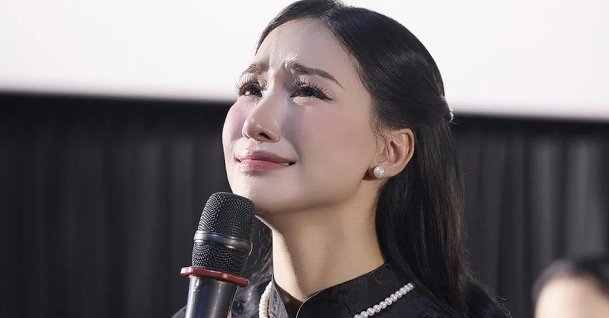 Hoà Minzy thông báo tin buồn: "Chúng ta cũng mới gặp nhau tại Fanconcert 1/2 này thôi và em hứa sẽ tới Concert ở Hà Nội nữa mà"