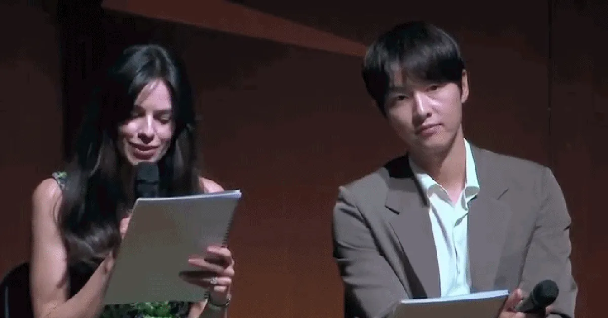 Vợ chồng Song Joong Ki hiếm hoi sánh đôi dự sự kiện sau 3 năm vắng bóng