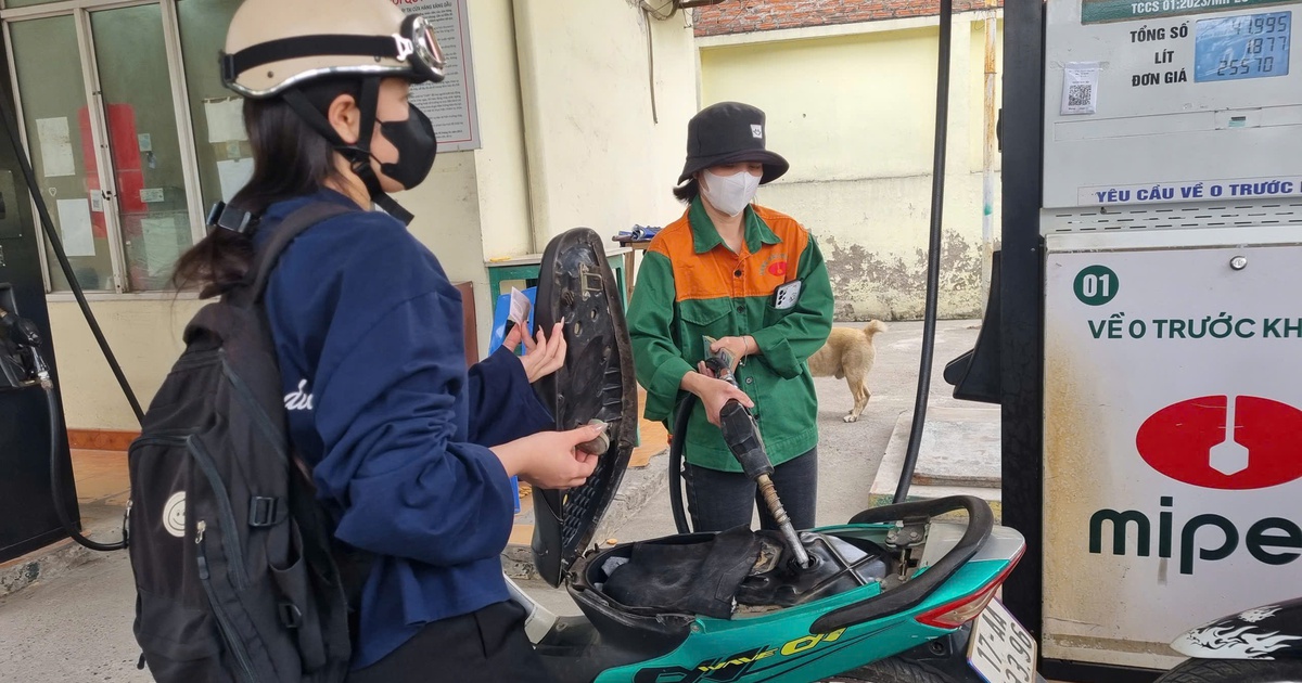 Giá xăng dầu đồng loạt giảm