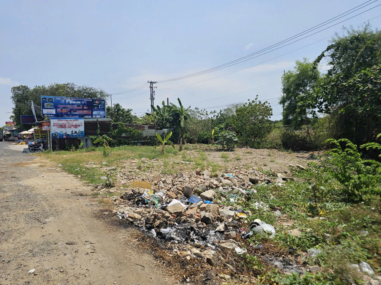 TP.HCM: Chiếm đất công, xây nhà trái phép tràn lan hơn 35 năm vẫn chưa xử lý - Ảnh 2.