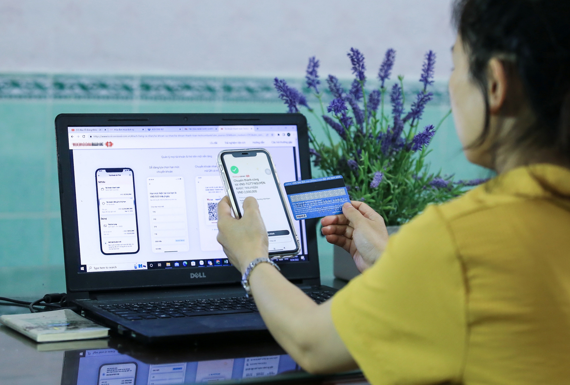 Có nên hạn chế chuyển số tiền lớn qua online?- Ảnh 1.