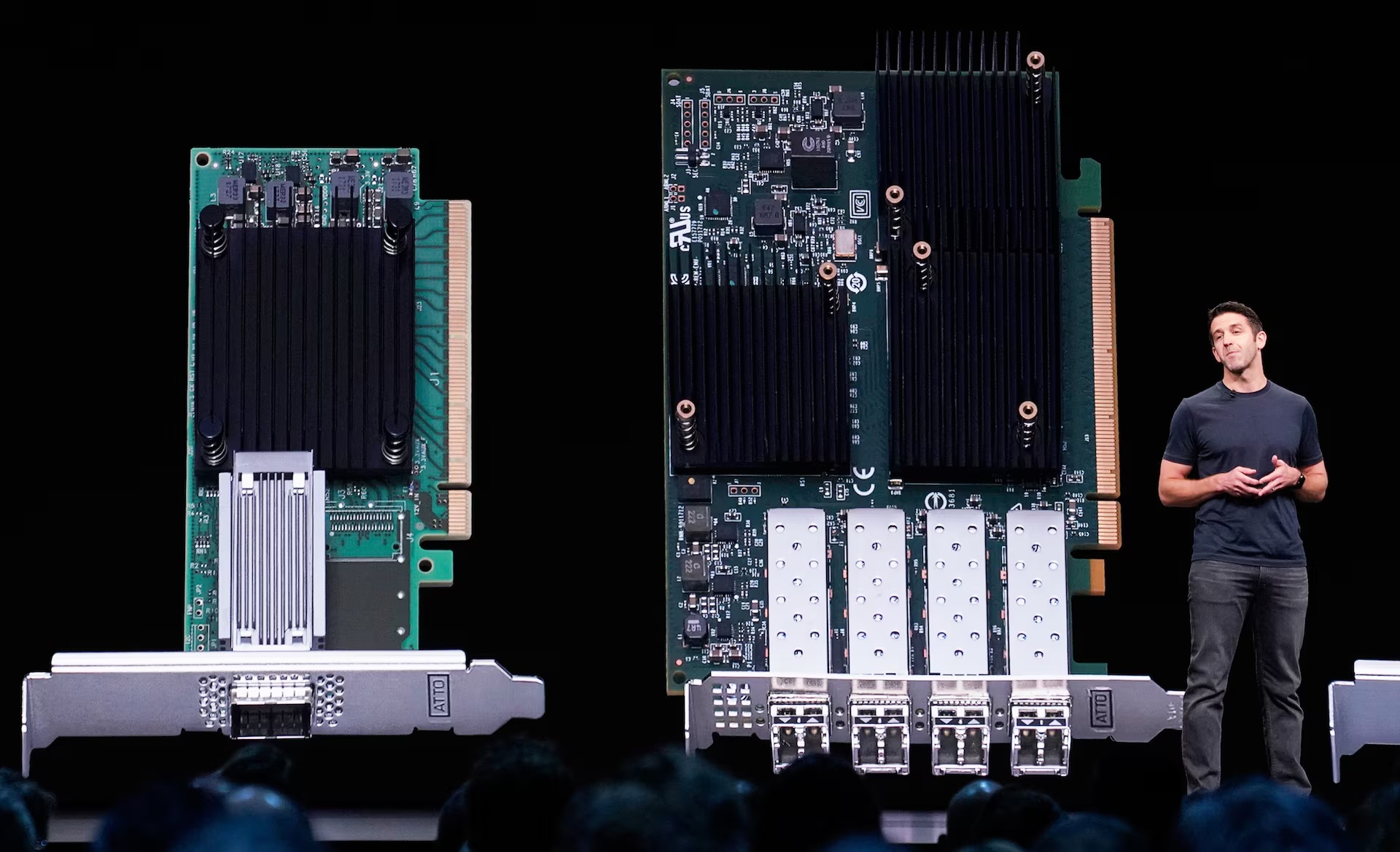 Apple thay CEO Tim Cook bằng người làm sản phẩm - Ảnh 1.