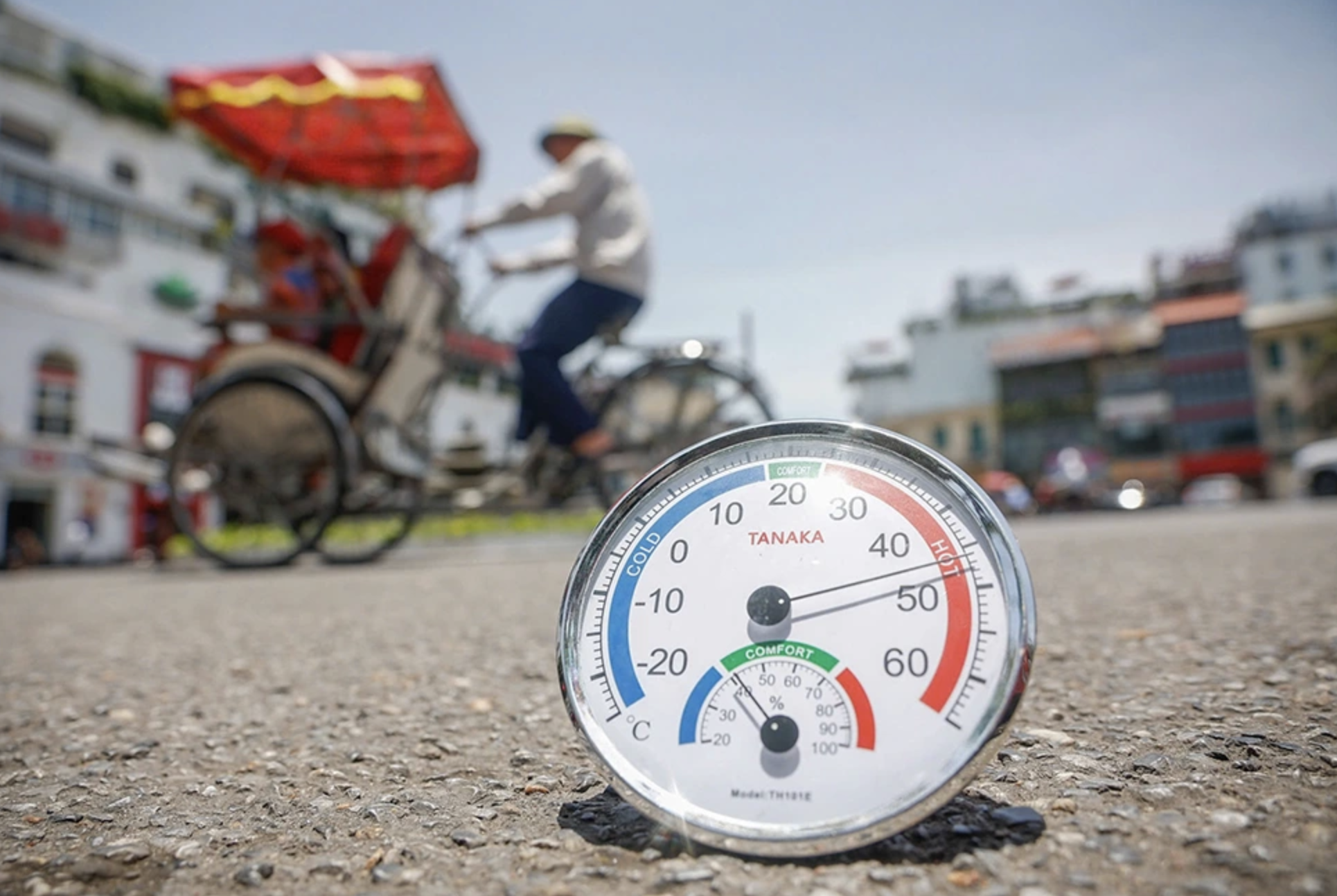 Nắng nóng gay gắt mở rộng ở miền Trung, Nam bộ - Ảnh 1.