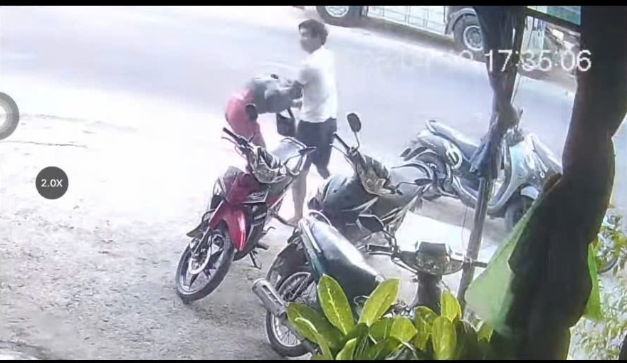 Công an làm việc với người đàn ông hành hung phụ nữ ở Quy Nhơn- Ảnh 1.