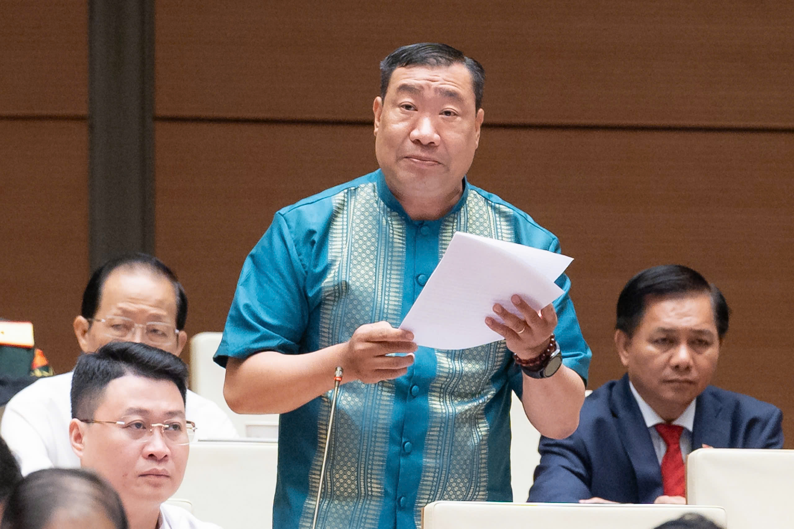 Đại biểu đề xuất tăng lương cơ sở lên 2,7 triệu đồng- Ảnh 1.