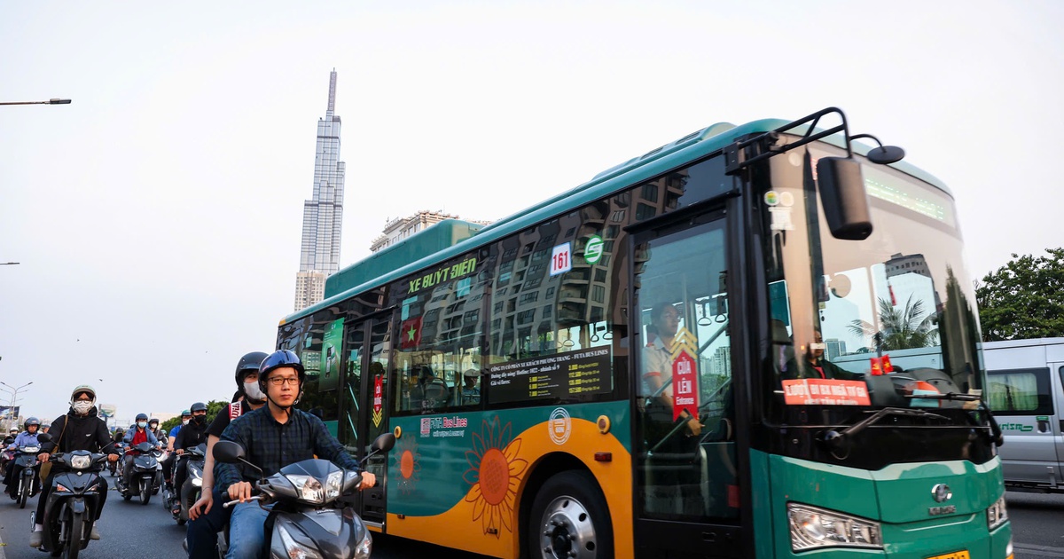Miễn phí vé rồi, TP.HCM làm gì để kéo người dân ùn ùn đi xe buýt?