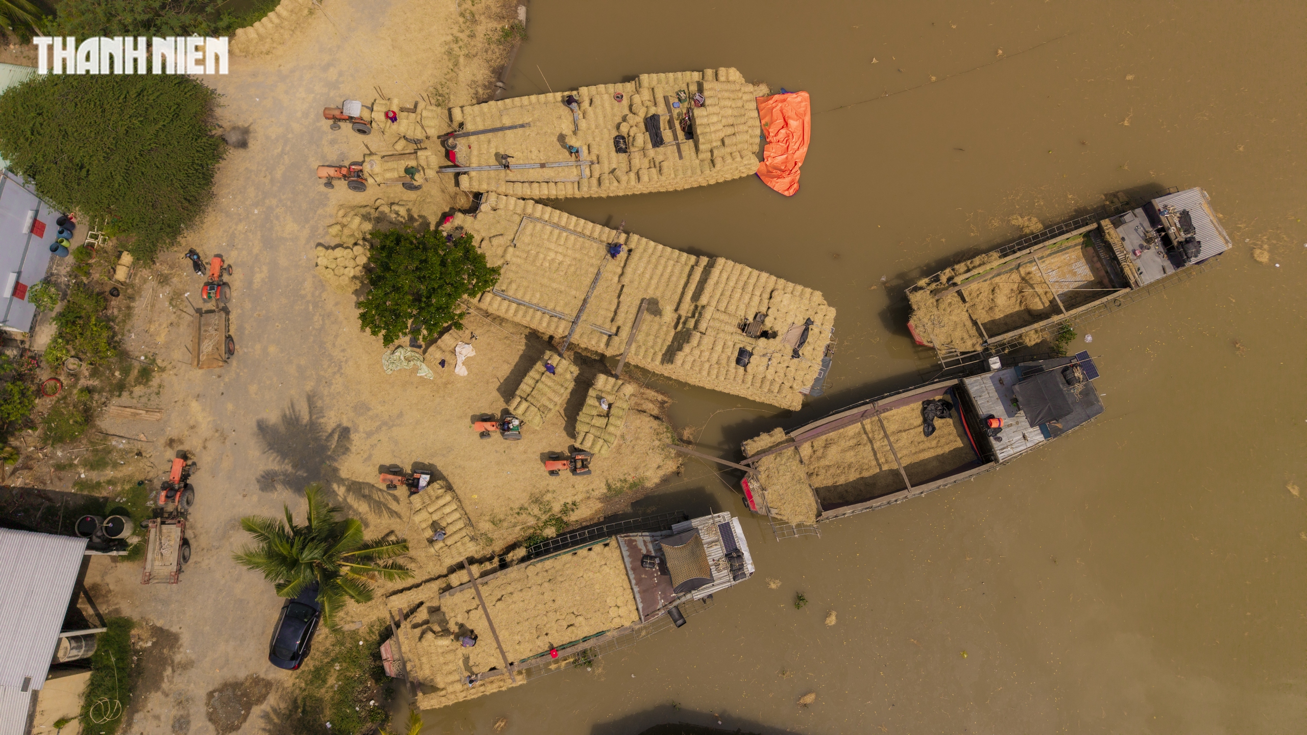 Chợ rơm cuộn Ba Lai: Nơi giao thương Nhộn nhịp và Nụ cười Giữa nắng hè - Ảnh 3.