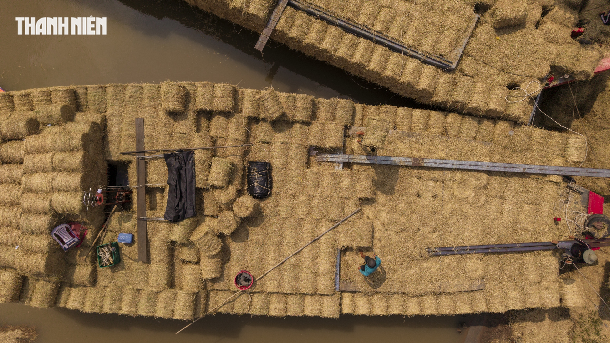 Chợ rơm cuộn Ba Lai: Nơi giao thương Nhộn nhịp và Nụ cười Giữa nắng hè - Ảnh 7.