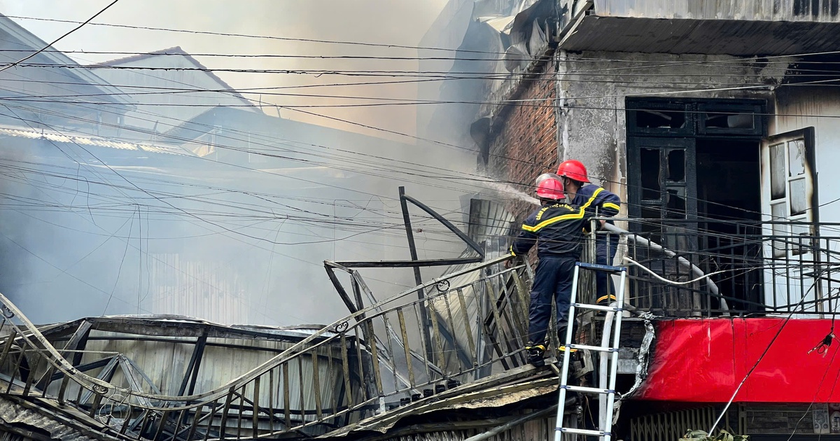 Vụ cháy nhà ở phường Cam Ly - Đà Lạt: 1 cảnh sát PCCC bị thương