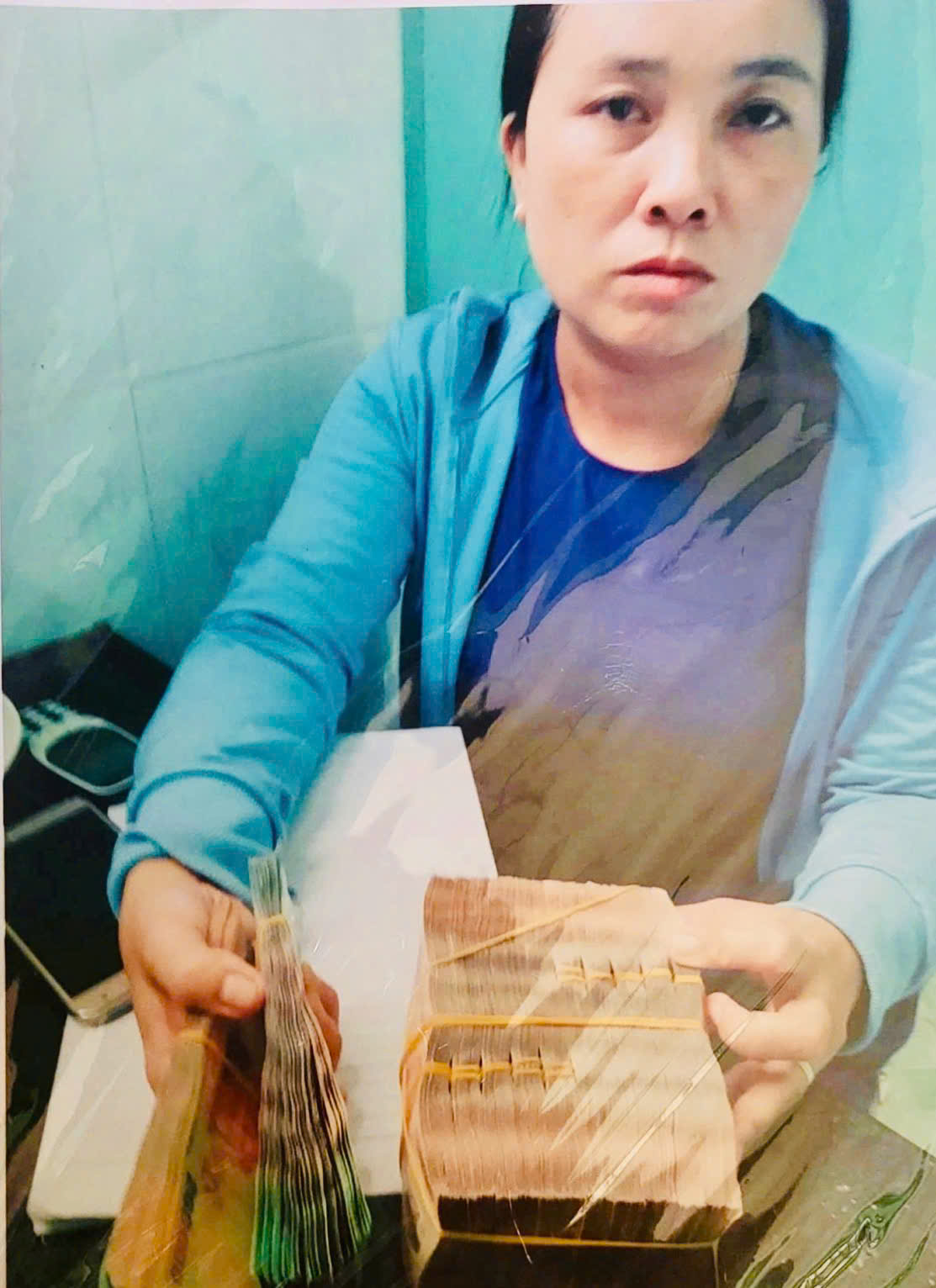 Cựu Phó chủ tịch Hội chữ thập đỏ Bình Dương làm giả sổ đỏ cầm lấy tiền - Ảnh 1.