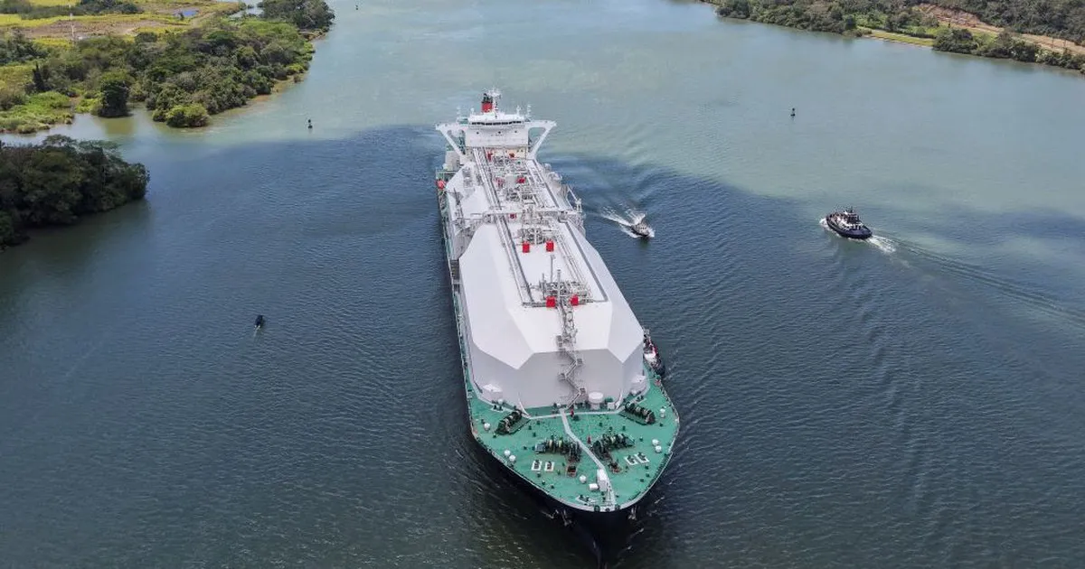 Phí qua kênh đào Panama tăng vọt khi eo biển Hormuz bị phong tỏa