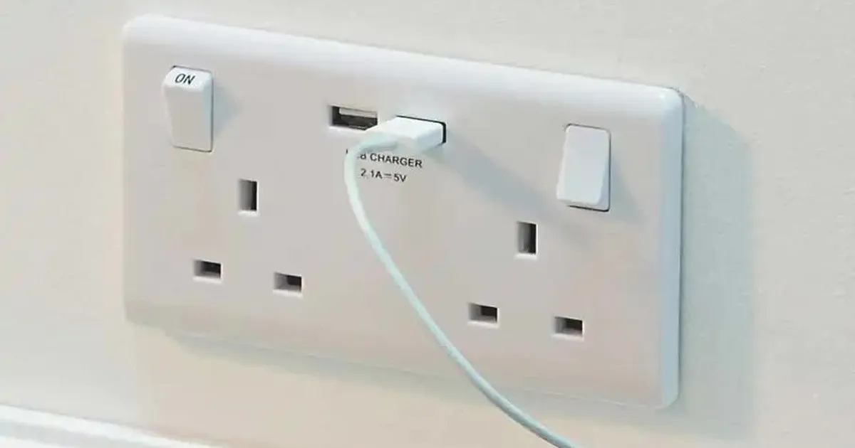 Nguy cơ tiềm ẩn từ ổ cắm điện USB nhiều người bỏ qua