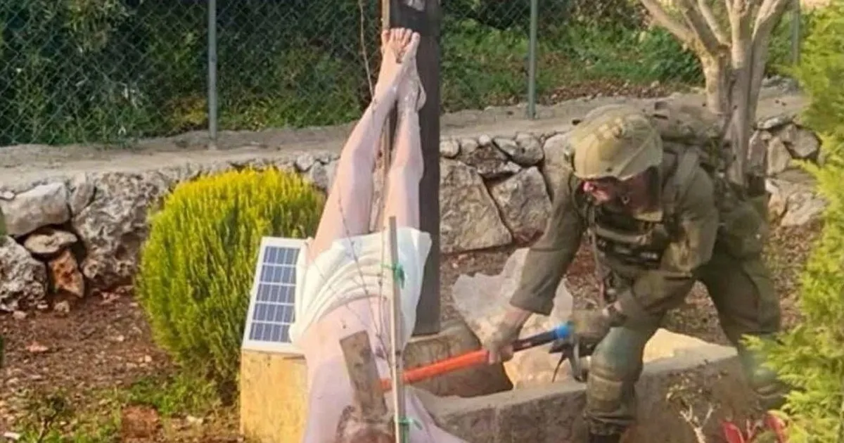 Israel giam 2 binh sĩ đập tượng Chúa ở Lebanon