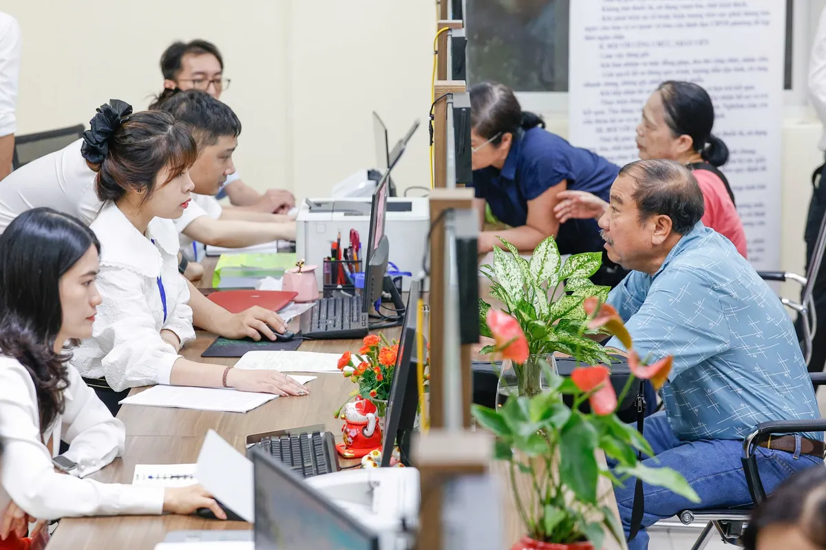 Tăng lương cơ sở: 2,53 hay 2,7 triệu đồng/tháng, mức nào hợp lý?- Ảnh 1.