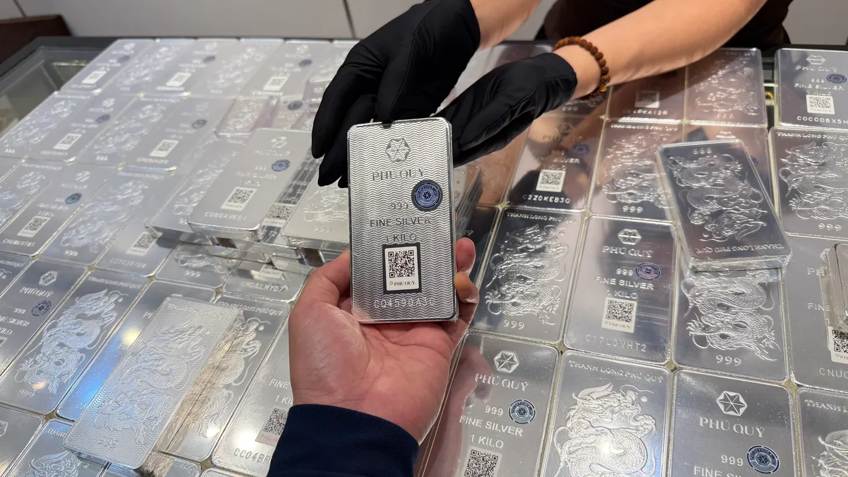 Giá vàng 'thủng' mốc 170 triệu/lượng - Ảnh 2.