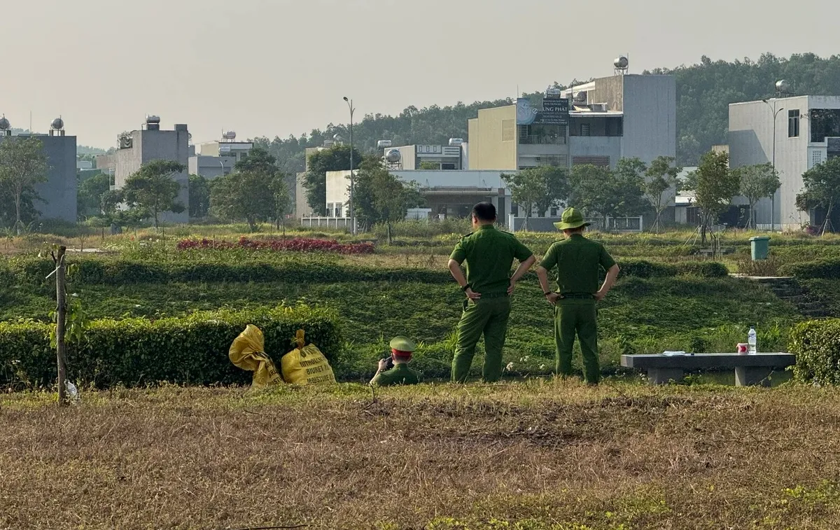 Phát hiện thi thể bé gái 15 tuổi dưới hồ sinh thái khu dân cư 577 - Ảnh 1.