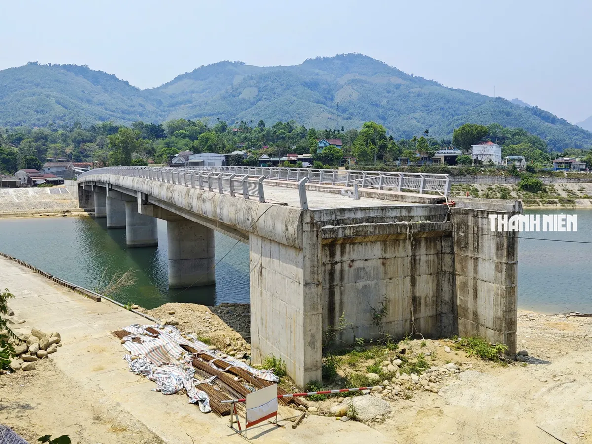 Cầu Sơn Mùa Quảng Ngãi chờ đường dẫn , dự án kéo dài đến năm 2026 - Ảnh 3.