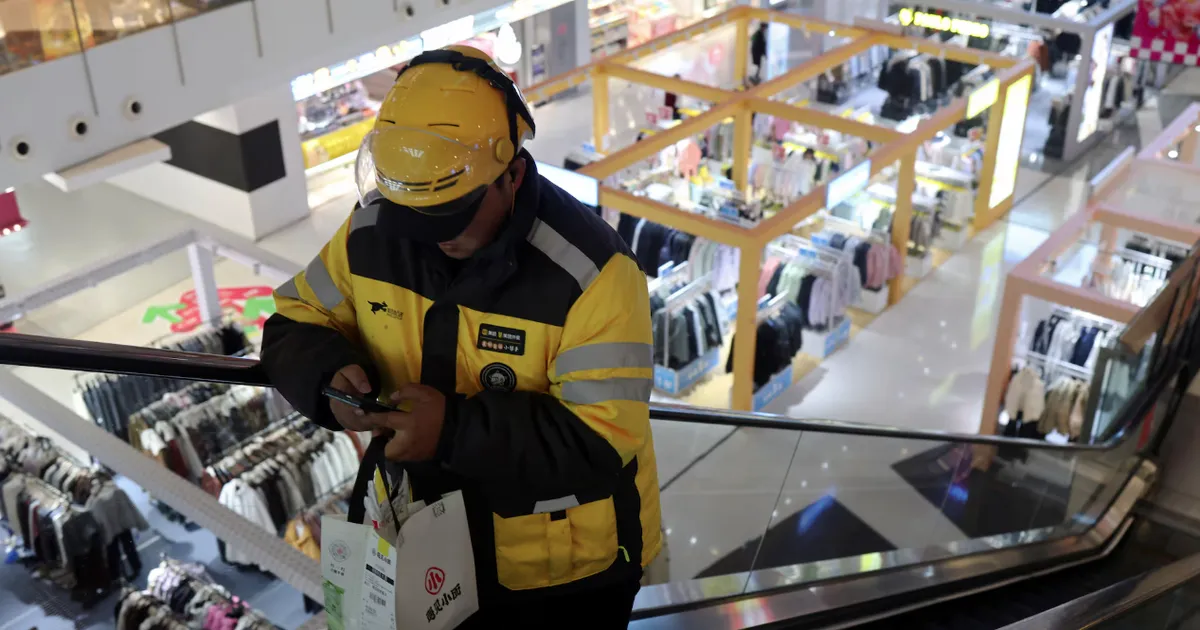 Trung Quốc phá đường dây 'cửa hàng ma' cực lớn nhờ một chiếc bánh kem