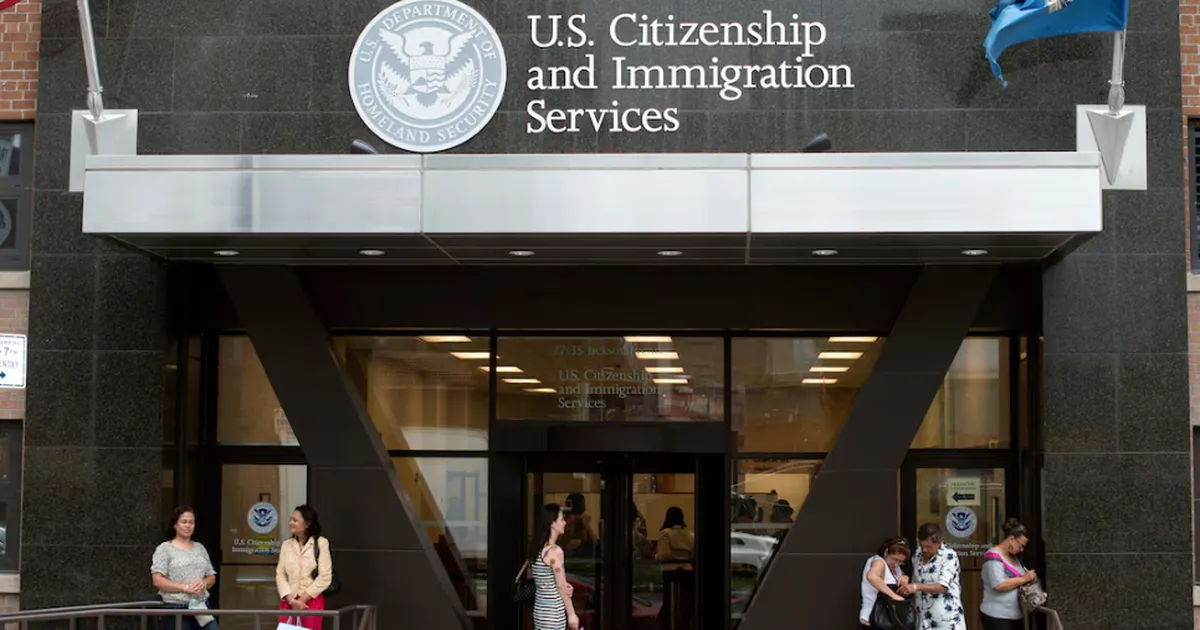 Mỹ có thể tước thẻ xanh được cấp dưới thời Tổng thống Biden