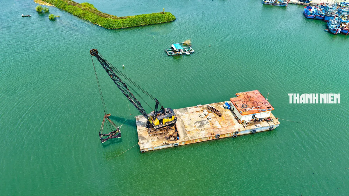 Cảng cá Tịnh Hòa vướng mặt bằng: Nửa tiến độ bị 'níu chân' - Ảnh 7.