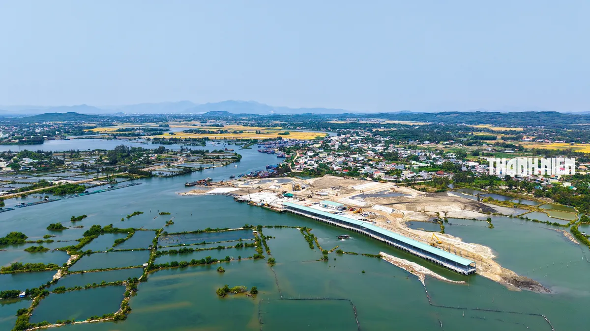 Cảng cá Tịnh Hòa vướng mặt bằng: Nửa tiến độ bị 'níu chân' - Ảnh 9.