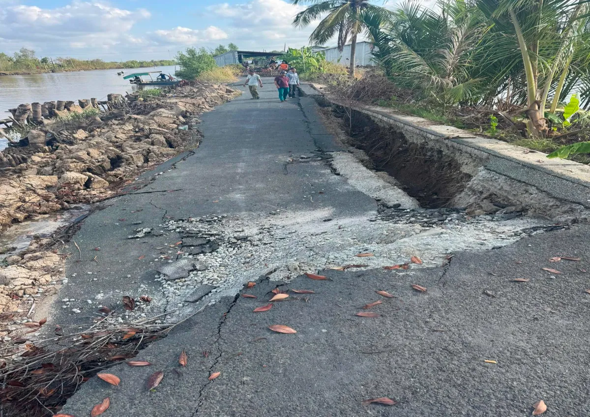 Lại xảy ra sụt lún lộ giao thông ở xã Cái Nước - Ảnh 5.