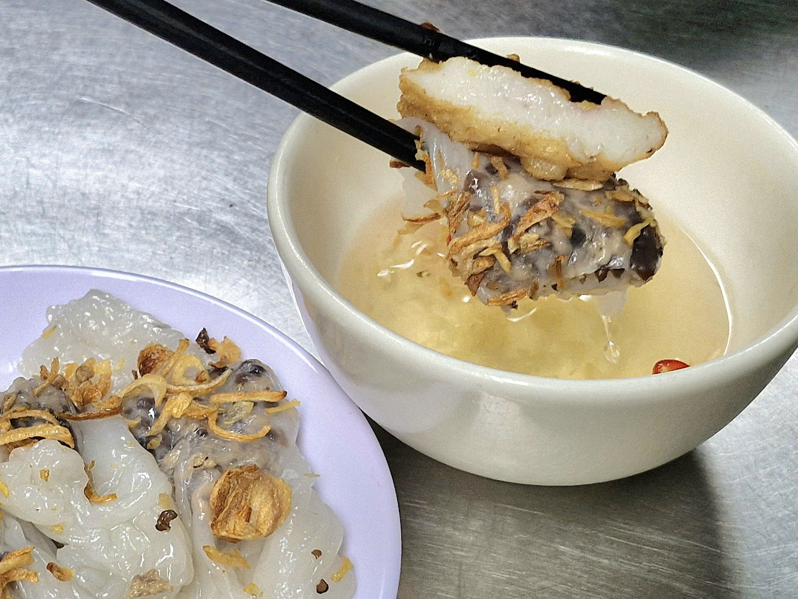 Hơn 80% người dân nhiễm vi khuẩn H. pylori từ thói quen ăn uống chung - Ảnh 2.