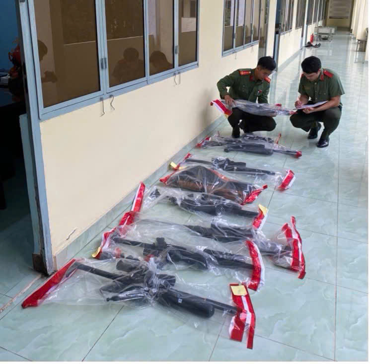 Đề nghị truy tố 10 bị can trong vụ mua bán, tàng trữ súng quân dụng ở Đồng Tháp - Ảnh 3.