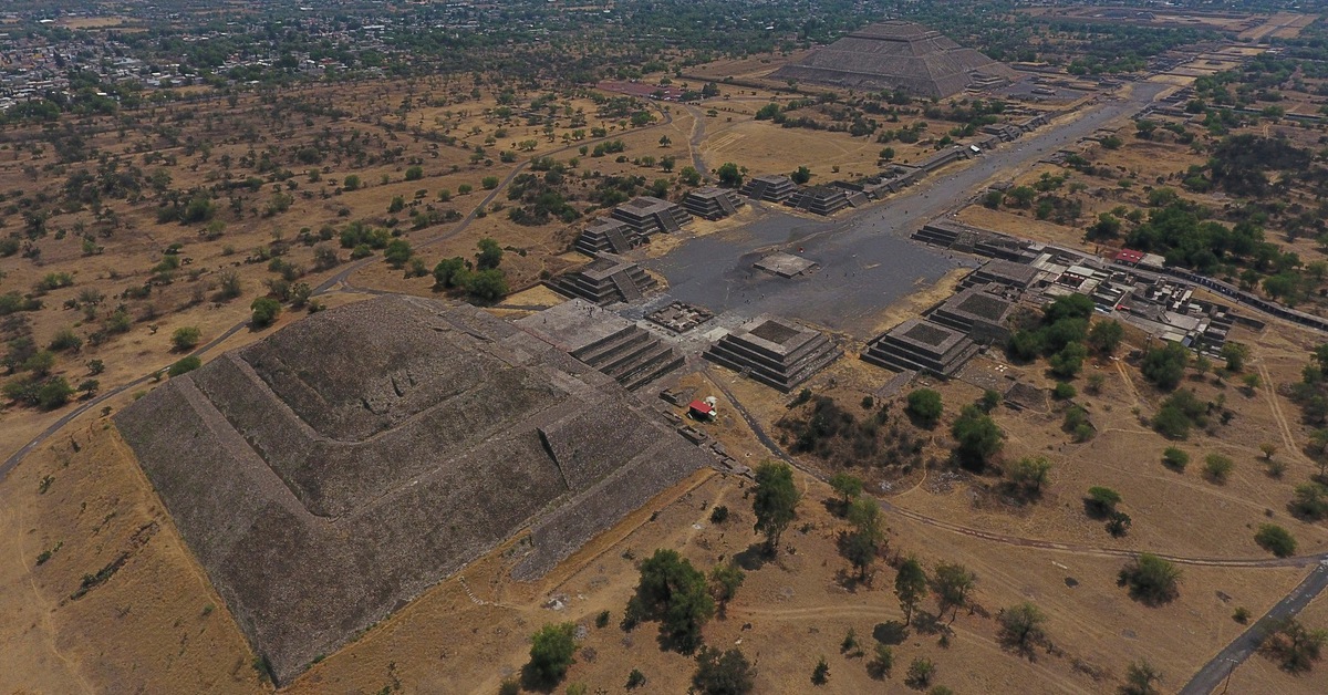 Rúng động Mexico: Tay súng đứng trên đỉnh kim tự tháp xả đạn xuống du khách