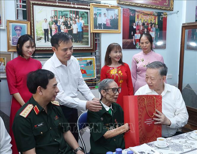 người có công - Ảnh 2.