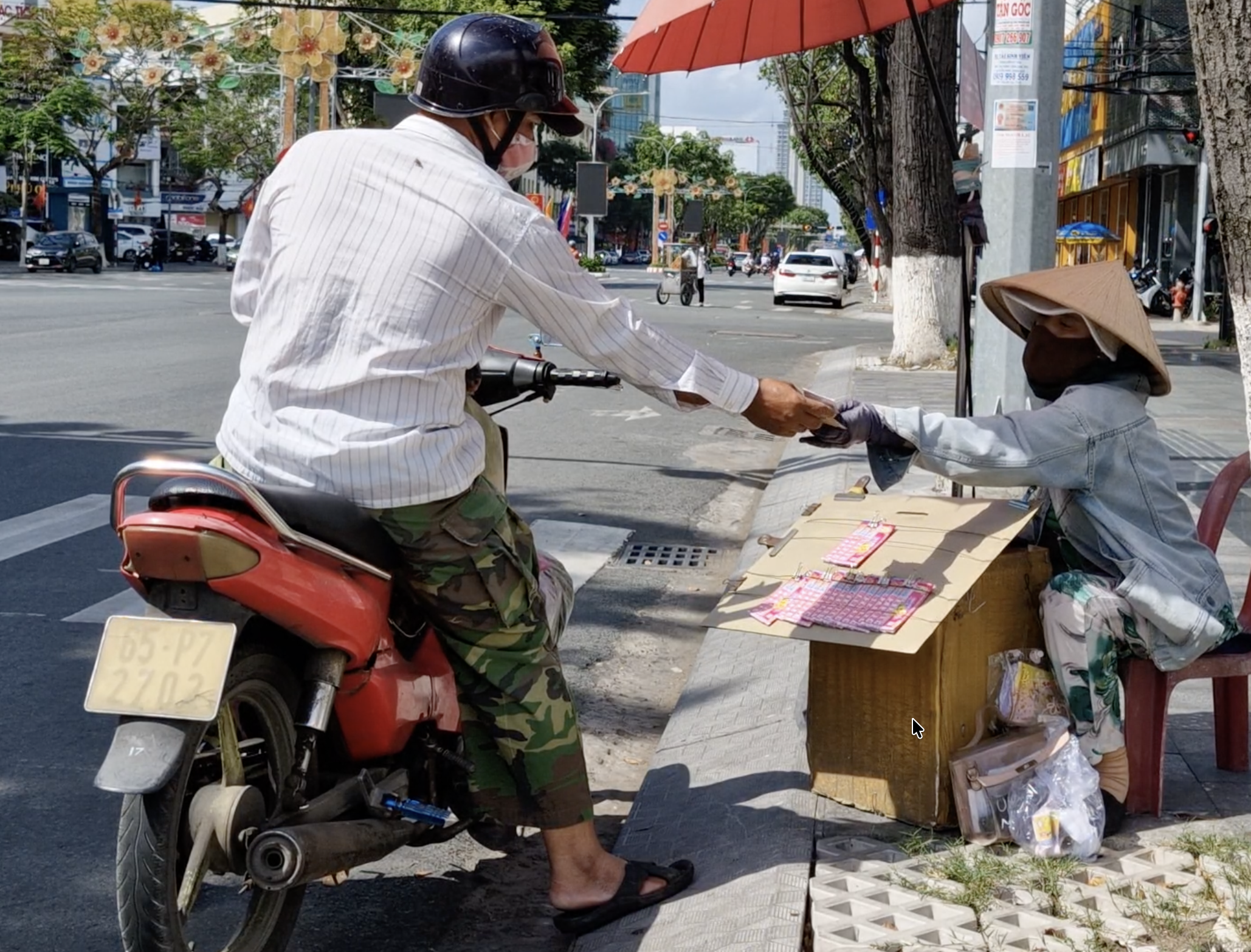 bán vé số - Ảnh 2.