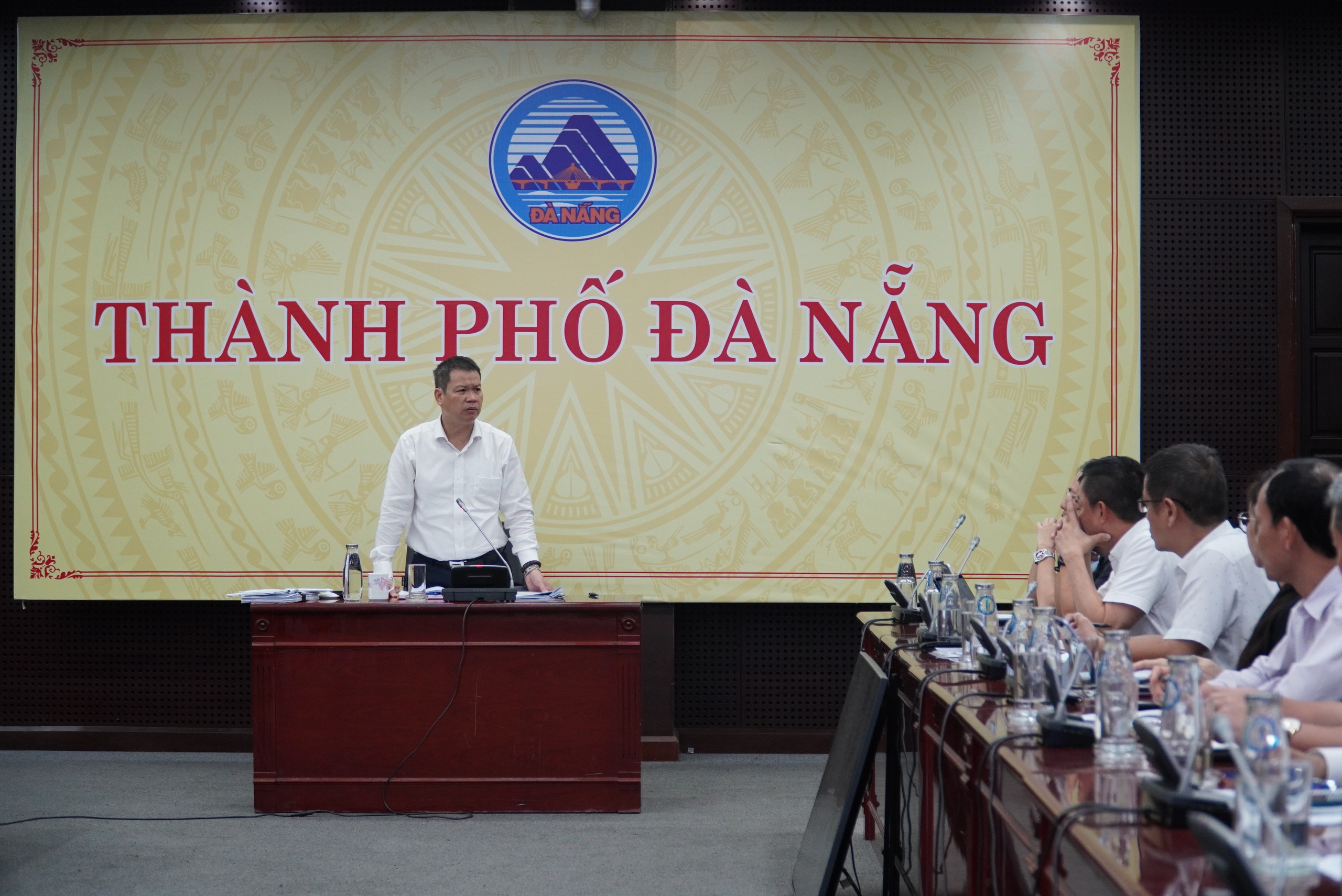 Khu thương mại tự do vướng mỏ đất 11 triệu m³: Không thể chờ 2-3 năm - Ảnh 1.