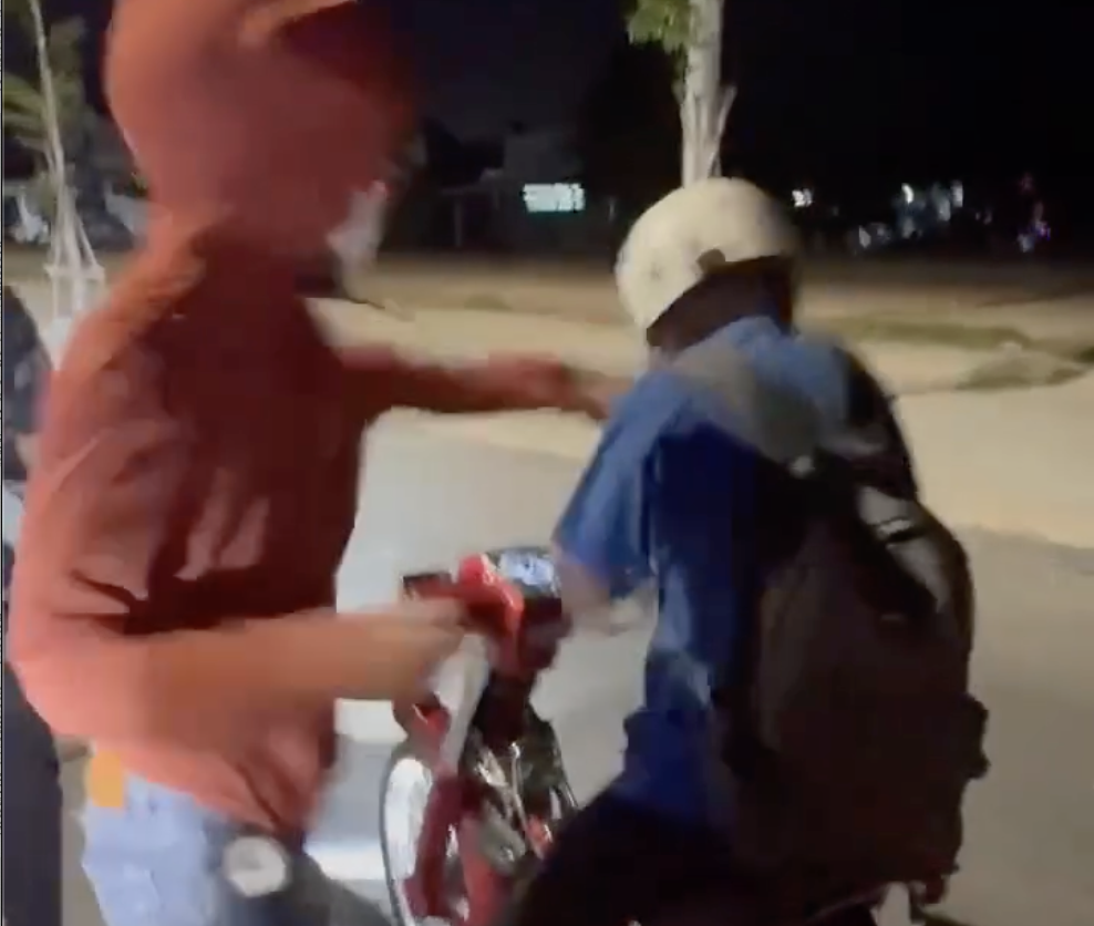 Học sinh trường nghề ở Tây Ninh bị đánh giữa đường, người nhà đăng clip lên Facebook tìm người - Ảnh 1.