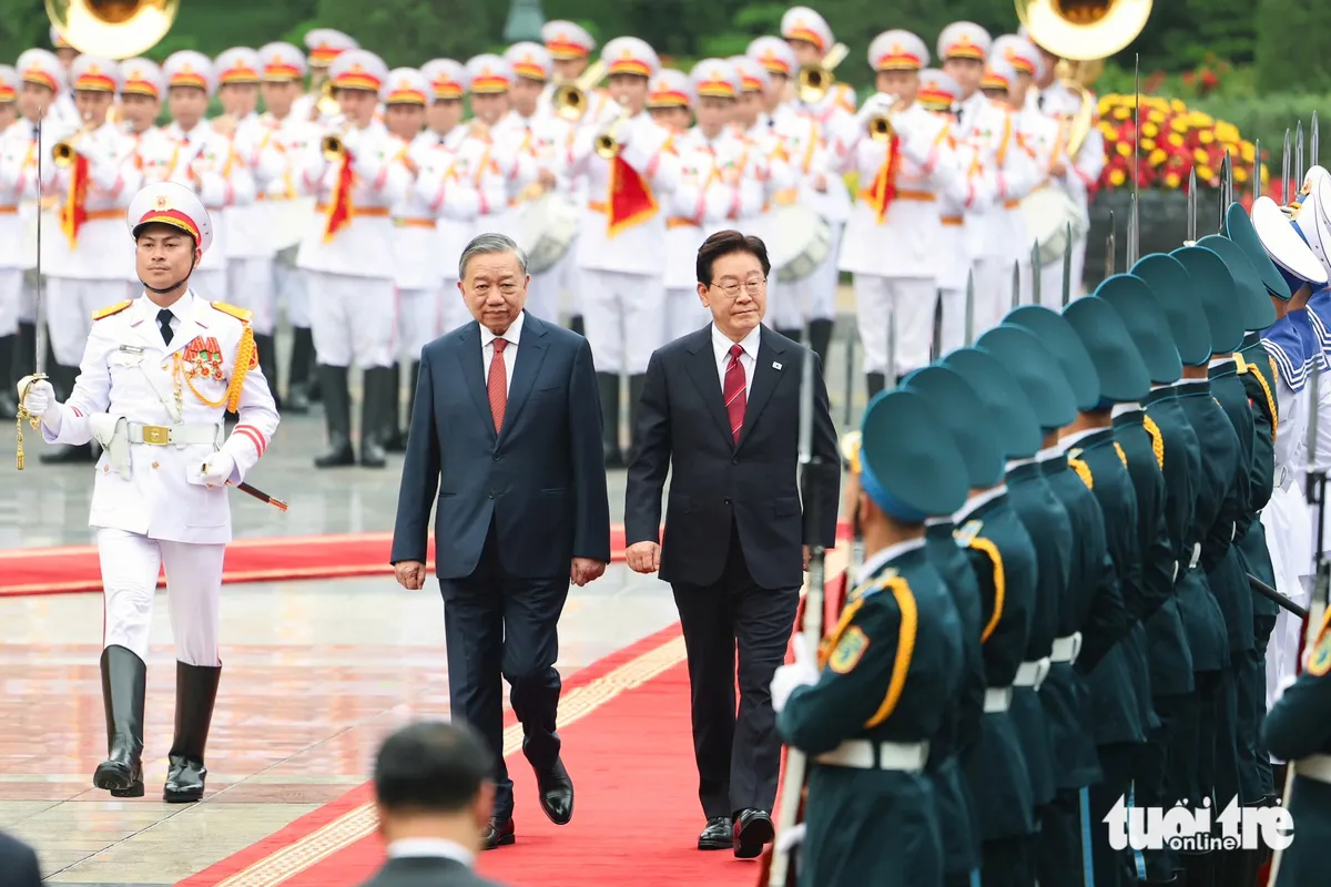 Việt Nam bắn 21 loạt đại bác chào mừng Tổng thống Hàn Quốc thăm cấp Nhà nước - Ảnh 1.