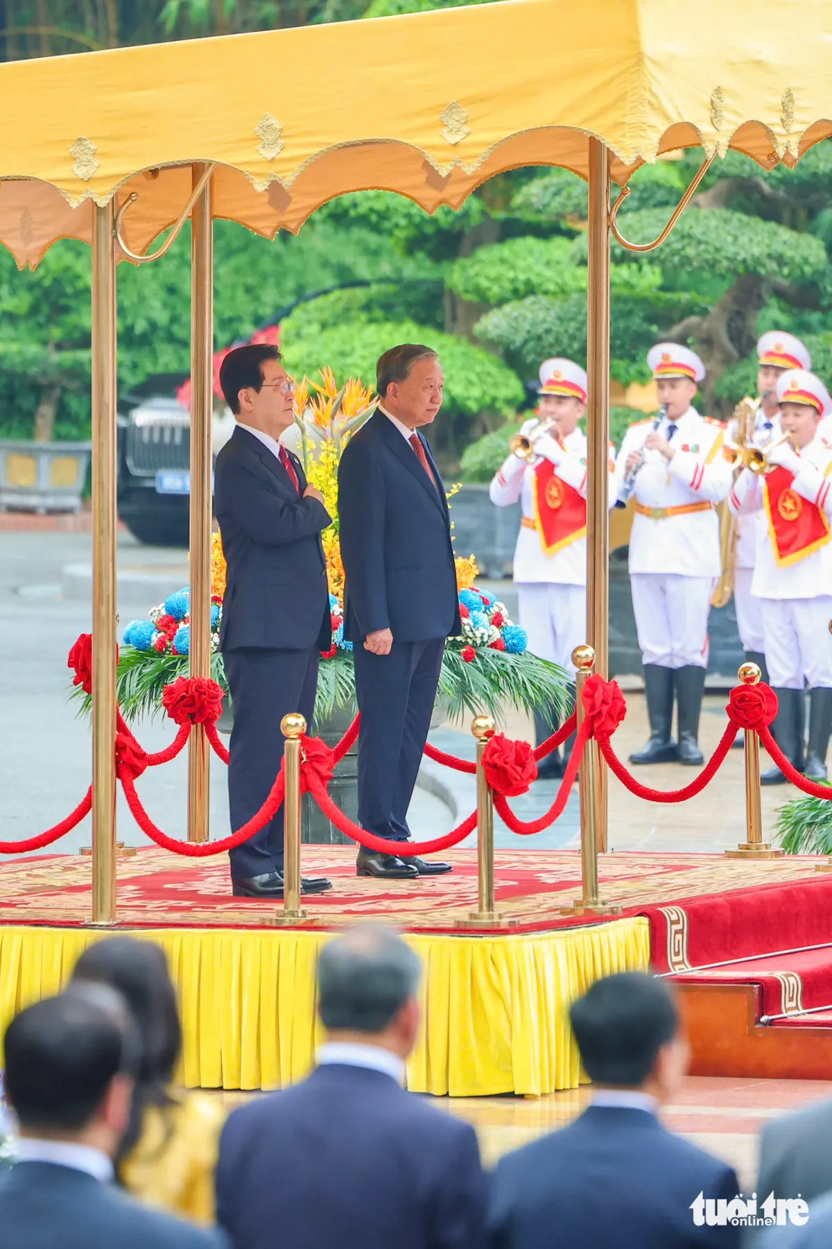 Việt Nam bắn 21 loạt đại bác chào mừng Tổng thống Hàn Quốc thăm cấp Nhà nước - Ảnh 2.