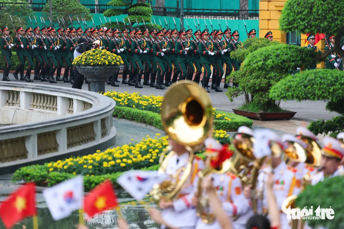 Việt Nam bắn 21 loạt đại bác chào mừng Tổng thống Hàn Quốc thăm cấp Nhà nước - Ảnh 3.