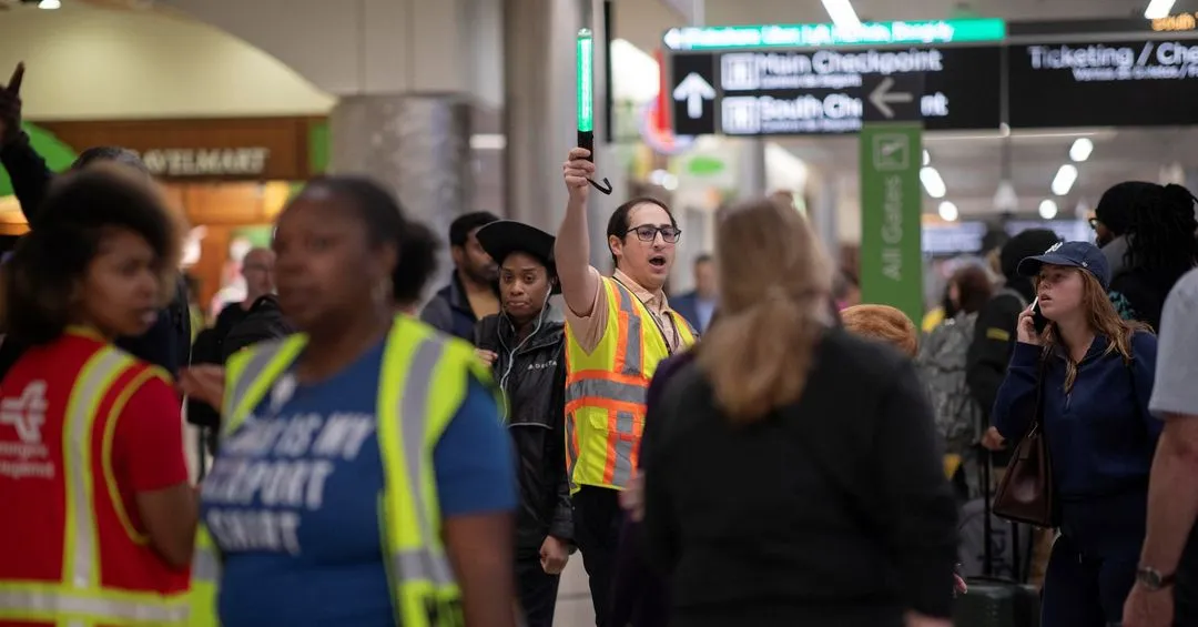 nhân viên an ninh - Ảnh 1.