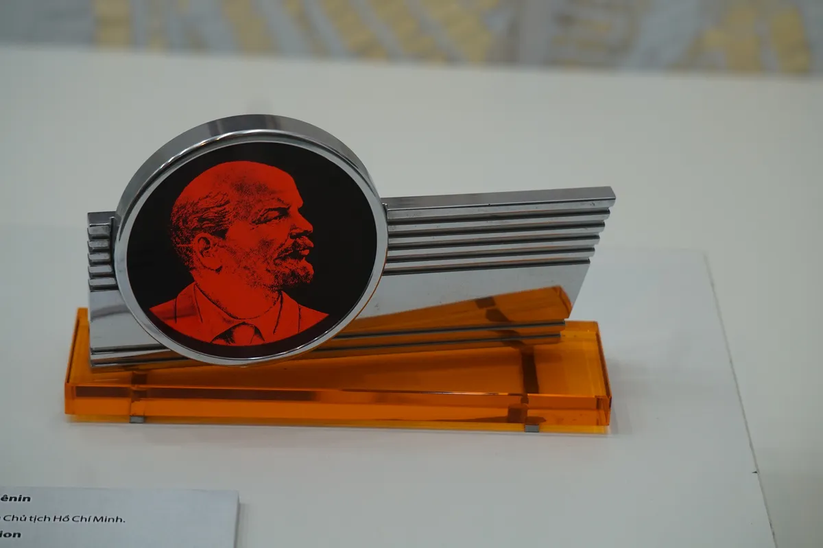 Trưng bày về cuộc đời Lênin qua bộ sưu tập ảnh tranh quý từ Liên bang Nga - Ảnh 3.